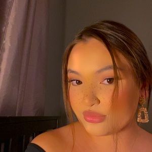 Meet your Posher, Alexandra